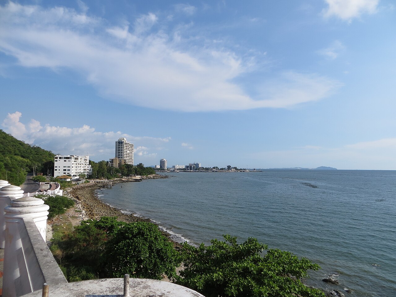 ชายหาดบางแสน ชลบุรี